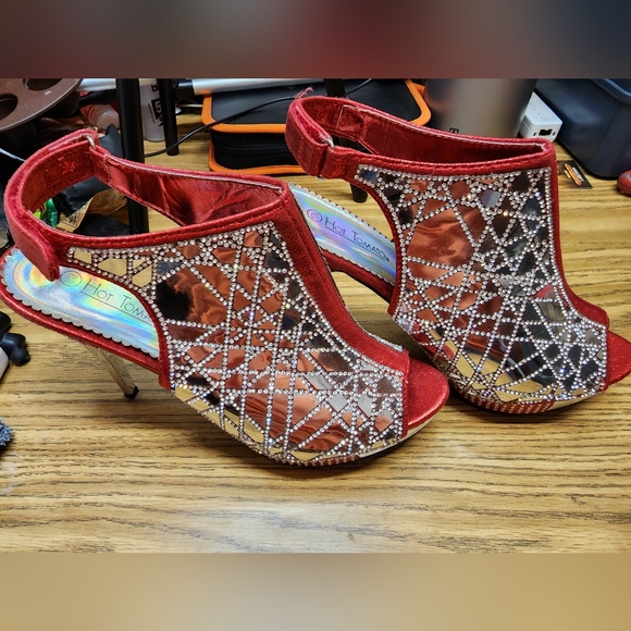 Hot Tomato Heels - Picture 2 of 3